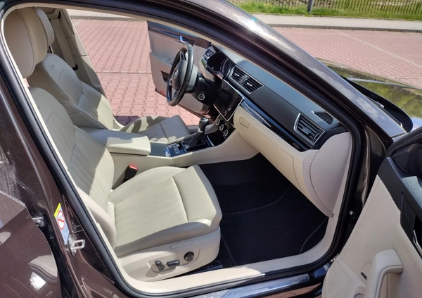 Skoda Superb cena 96500 przebieg: 88000, rok produkcji 2017 z Warszawa małe 781